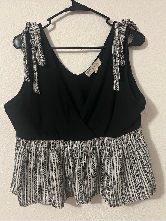 Tops - Sleeveless Black & White Tie-Shoulder Peplum Top